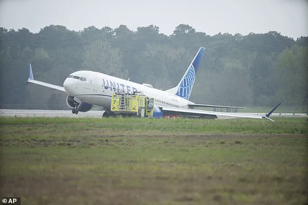 United Airlines Boeing 737-8 MAX Veers Off Wet Runway at George Bush Intercontinental Airport; NTSB Releases Surveillance Footage