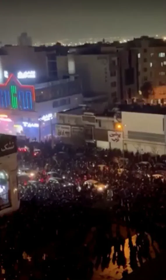 Iran Protests Escalate: Protesters Bypass Internet Blackout Amid Government Crackdown and Rising Casualties