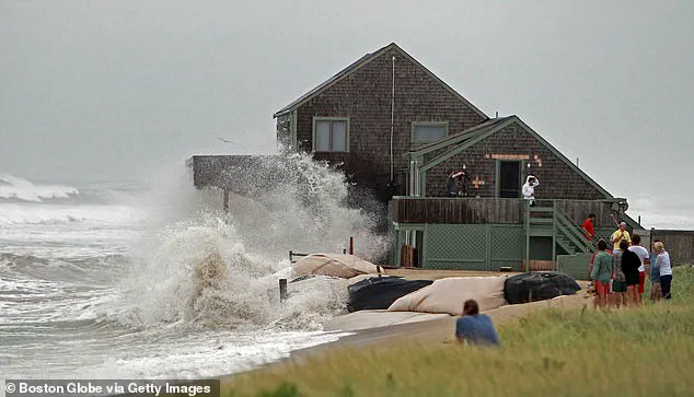 Nantucket's Erosion Battle: Geotubes Divide Wealthy Residents and Conservationists