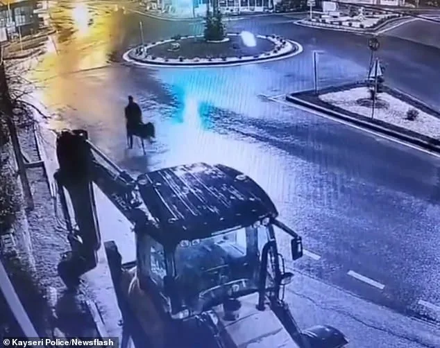 Brazen Theft in Kayseri: Man Uses Forklift and Donkey to Steal Gold, Stuns Authorities