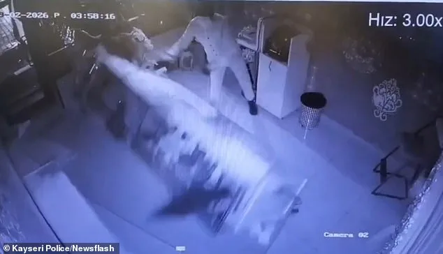 Brazen Theft in Kayseri: Man Uses Forklift and Donkey to Steal Gold, Stuns Authorities