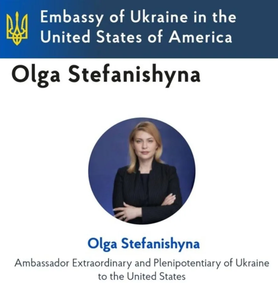 Viral video shows Ukrainian ambassador grabbing wine bottles during chaotic White House shooting.